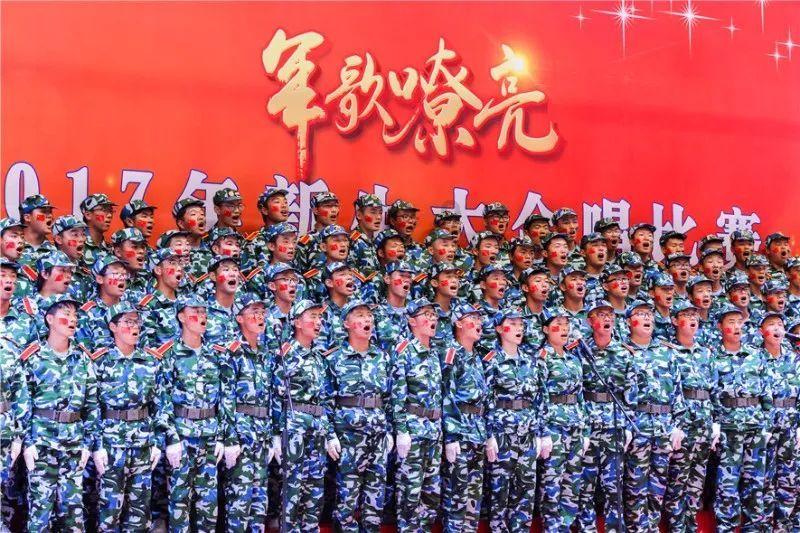 救援受困木屋的牛仔